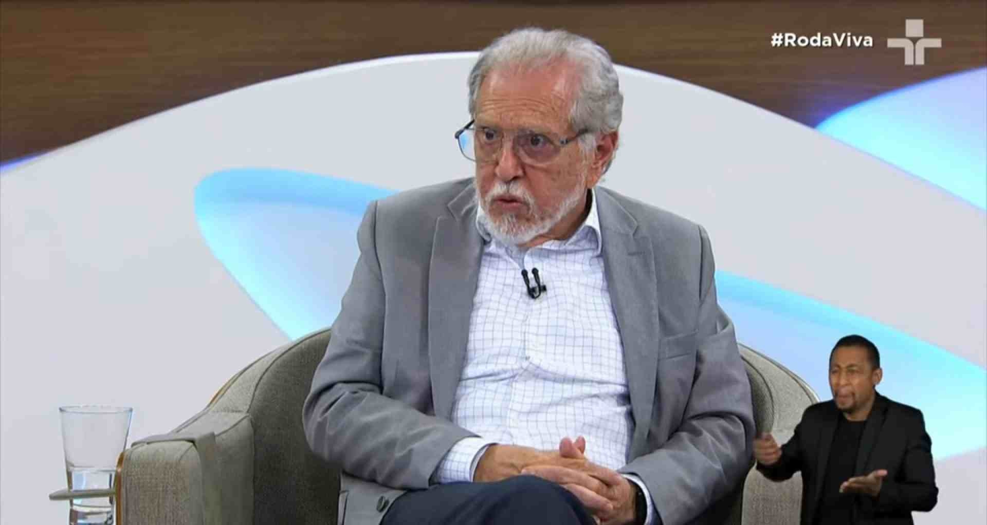 Humorista Carlos Alberto de Nóbrega critica Lula por não ter diploma