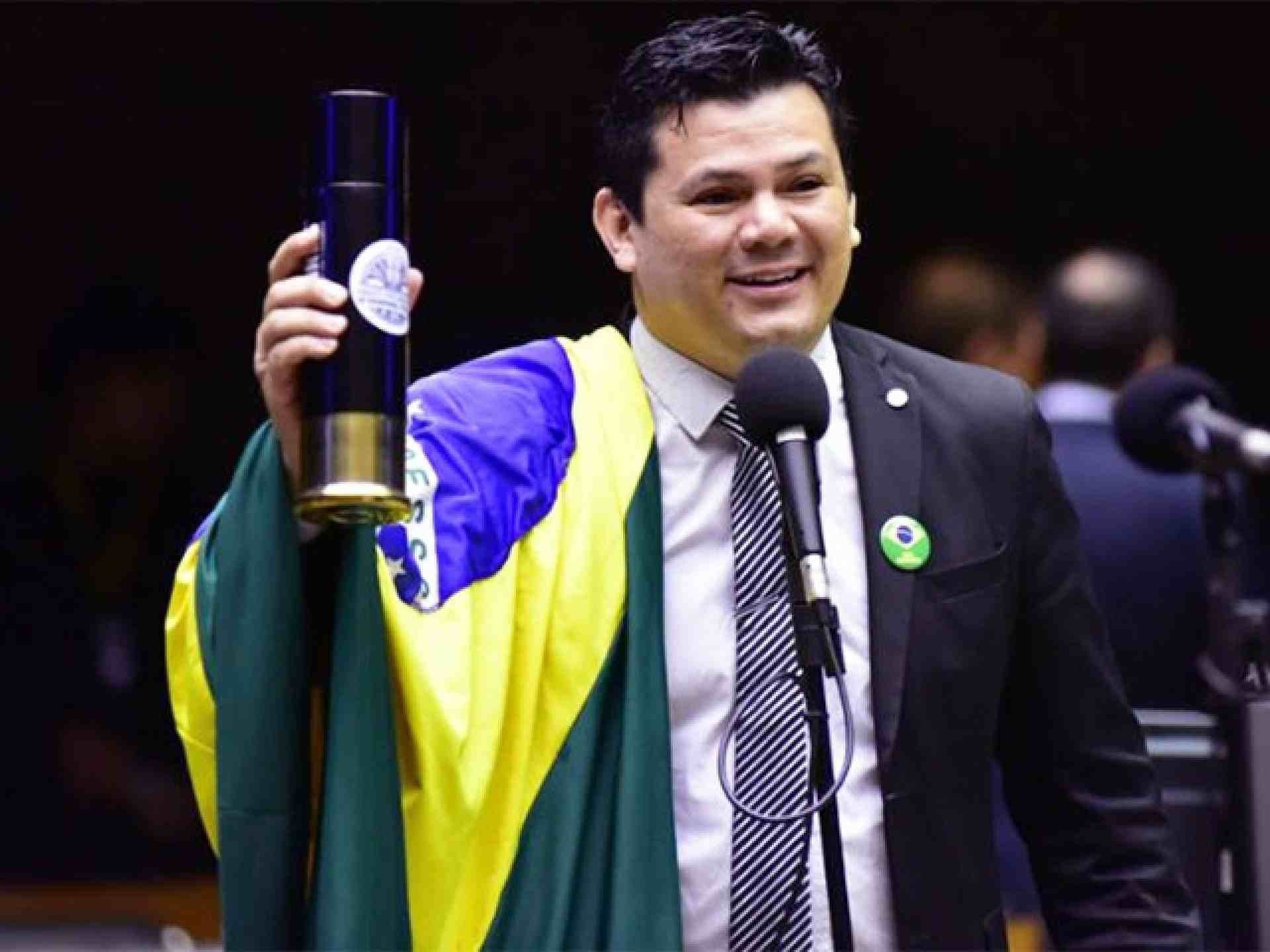Deputado bolsonarista a Flávio Dino: 