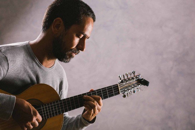 Cacai Nunes, violeiro e compositor