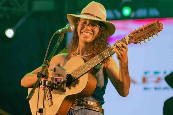 Gaby Viola, cantora, compositora e violeira. 5/7/23