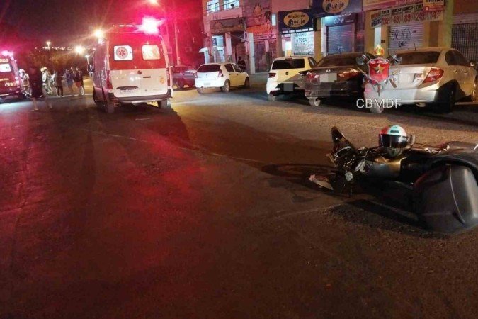 Bombeiros atendem pedestre, de 53 anos, atropelado por moto no Setor Leste do Gama - (crédito: CBMDF/Divulgação) Bombeiros atendem pedestre, de 53 anos, atropelado por moto no Setor Leste do Gama - (crédito: CBMDF/Divulgação)