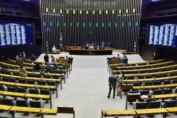 O relator da Proposta de Emenda Constitucional (PEC) da reforma tributária, Eduardo Braga (MDB-AM) descarta um novo adiamento da votação de seu relatório -  (crédito:  Zeca Ribeiro/Agência Câmara)