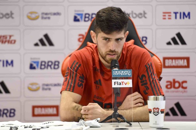 Flamengo faz novos testes e tem 10 jogadores liberados para pegar