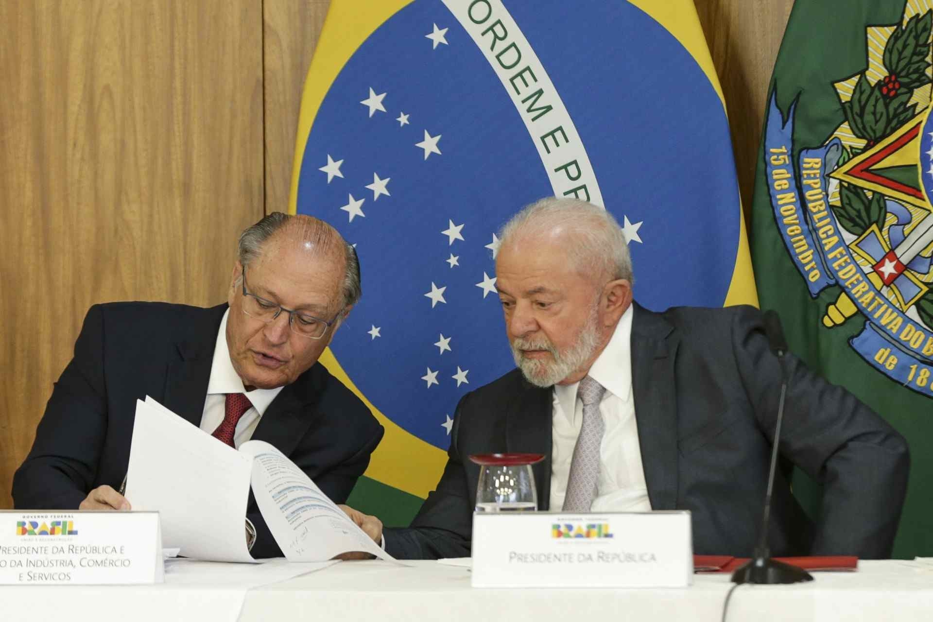 Lula reúne-se com Alckmin e ministros para discutir conflito em Israel