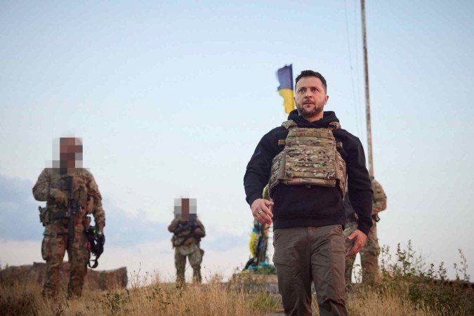 Separadamente, Zelensky disse ter ouvido manifestantes contrários à lei que revoga a independência dos órgãos anticorrupção, razão pela qual decidiu apresentar um novo projeto de lei -  (crédito:  AFP)