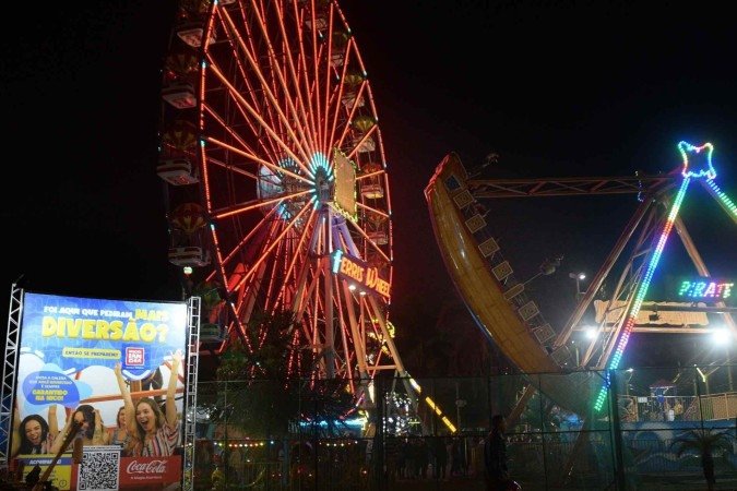 Ao fundo, o barco viking, a atração onde o menino de 12 anos se machucou gravemente em junho 