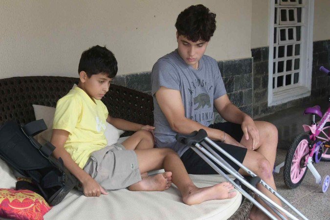  09/07/2023 Credito: Ed Alves/CB/DA.Press. Cidades. Acidente no Parque Nicolandia. Na foto, Mateus Toscano(vitima) e seu irmão Kaleh Herinque Toscano. 