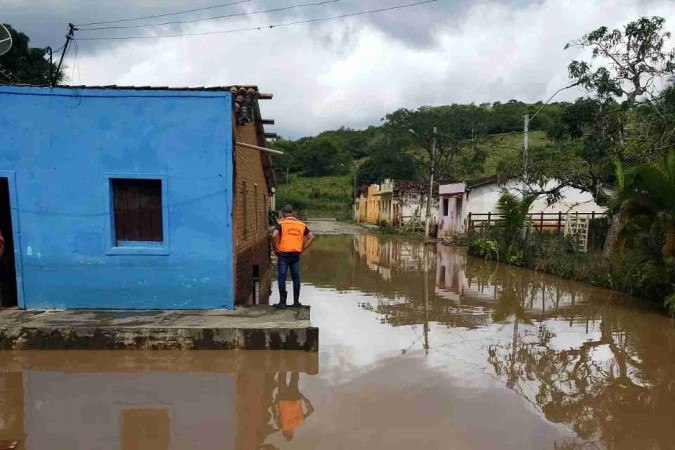 Governo de Pernambuco decreta situação de emergência na mata Sul após fortes chuvas