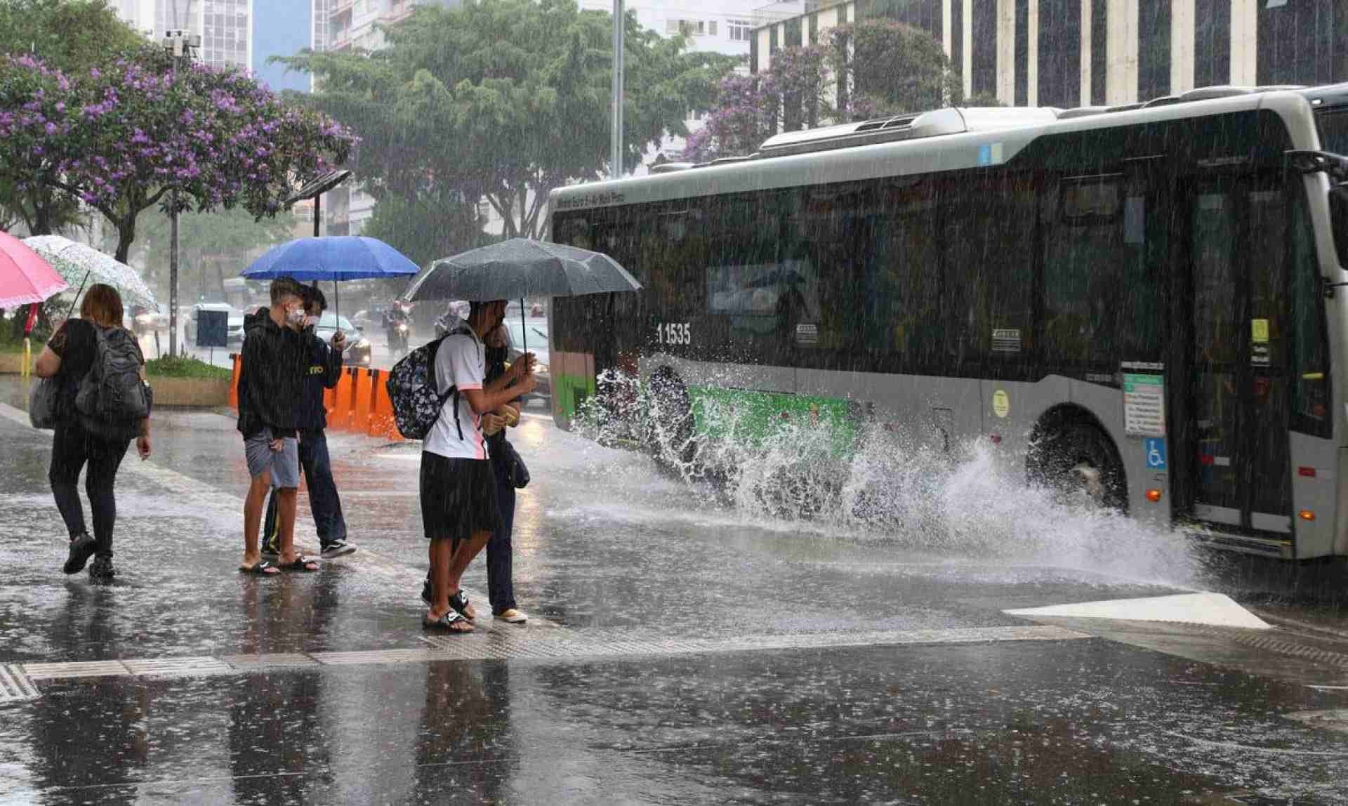 Fim da onda de calor? 5 estados estão sob risco de temporais e granizos