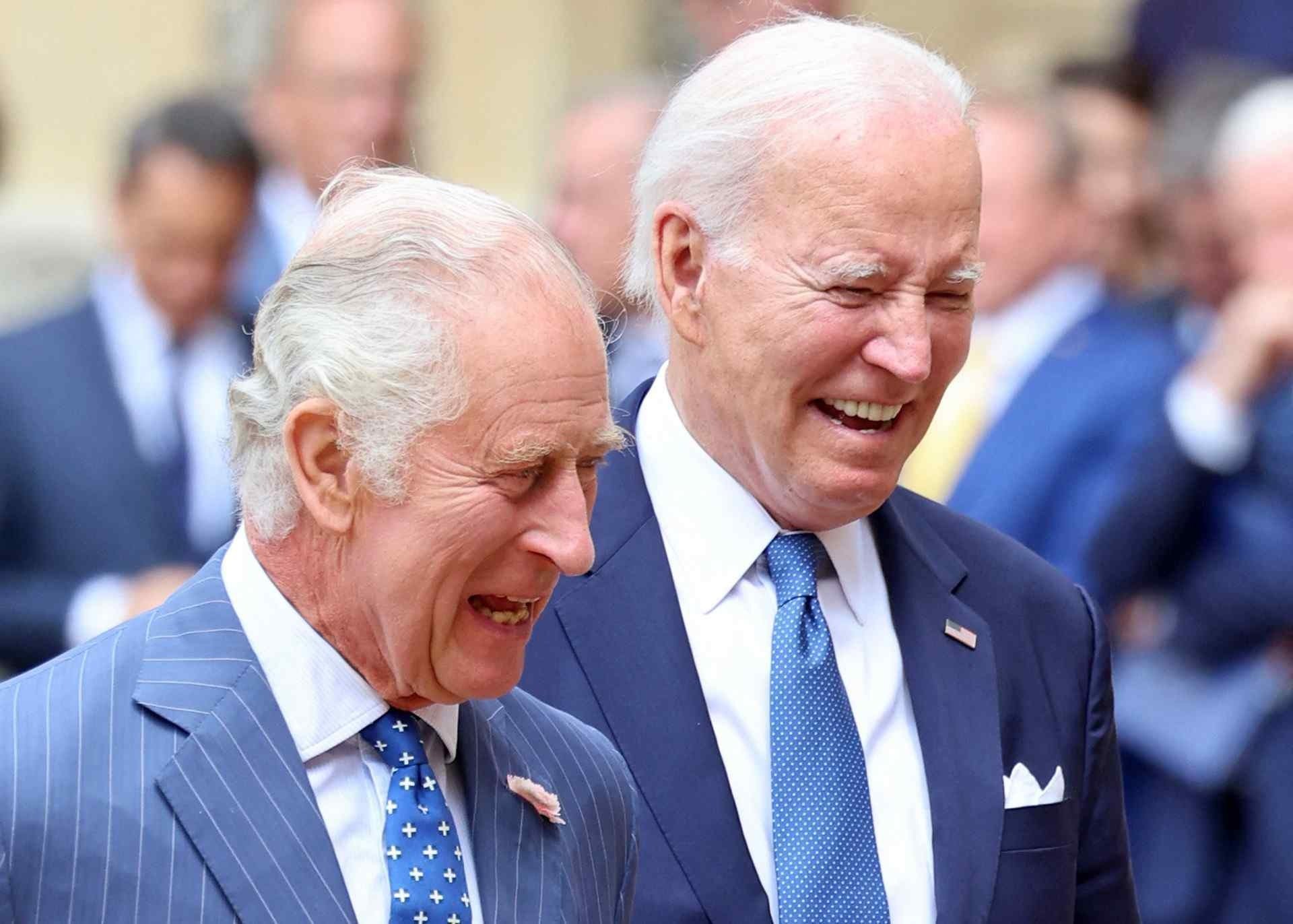 US President Joe Biden reacts as he walks with Britain's King Charles III during a ceremonial welcome in the Quadrangle at Windsor Castle in Windsor on July 10, 2023. US President Joe Biden was in Britain on Monday, where he met with Prime Minister Rishi Sunak and King Charles III, before going on to a NATO summit in Lithuania. (Photo by Chris Jackson / POOL / AFP)       
