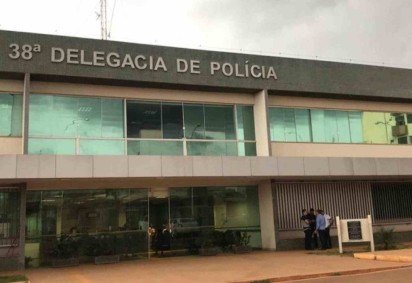 Agentes da 38ª DP investigam o caso: vítima desapareceu após a briga no meio da rua -  (crédito: Sarah Peres/CB/D.A. Press) -Agentes da 38ª DP investigam o caso: vítima desapareceu após a briga no meio da rua -  (crédito: Sarah Peres/CB/D.A. Press)