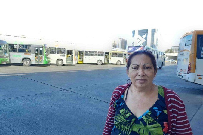 Francisca Oliveira teme que os veículos fiquem ainda mais sucateados