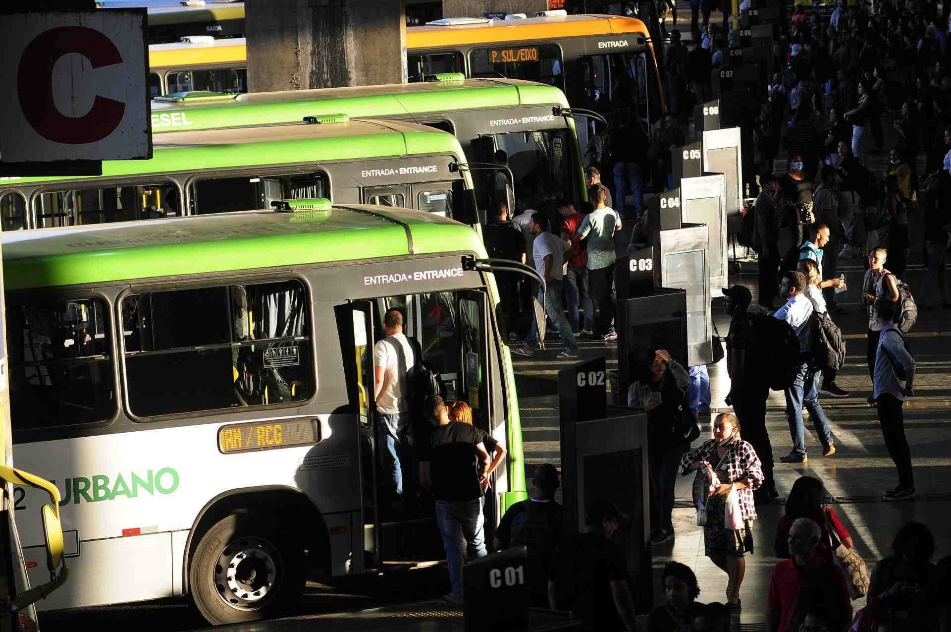 Deputados distritais discutem adoção da tarifa zero no transporte público