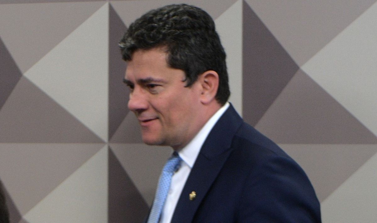 Sérgio Moro atualiza perfil no Linkedin para senador após 5 meses no cargo