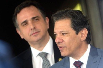 Na ocasião, Haddad e Pacheco debateram a proposta apresentada pelo presidente do Senado, que busca um acordo com a União -  (crédito:  Ed Alves/CB/DA.Press)