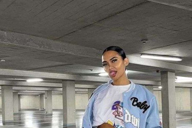 Fundamental 
na hora de se vestir, a peça pode ser usada sobreposta a outra