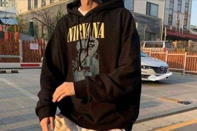 Com ou sem estampas, o moletom pode ser usado em ocasiões formais ou informais