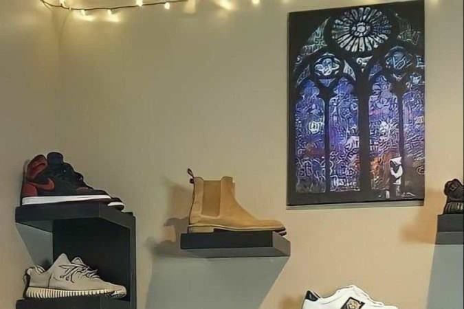 Além disso, organizar esse elemento corretamente pode dar mais espaço ao quarto