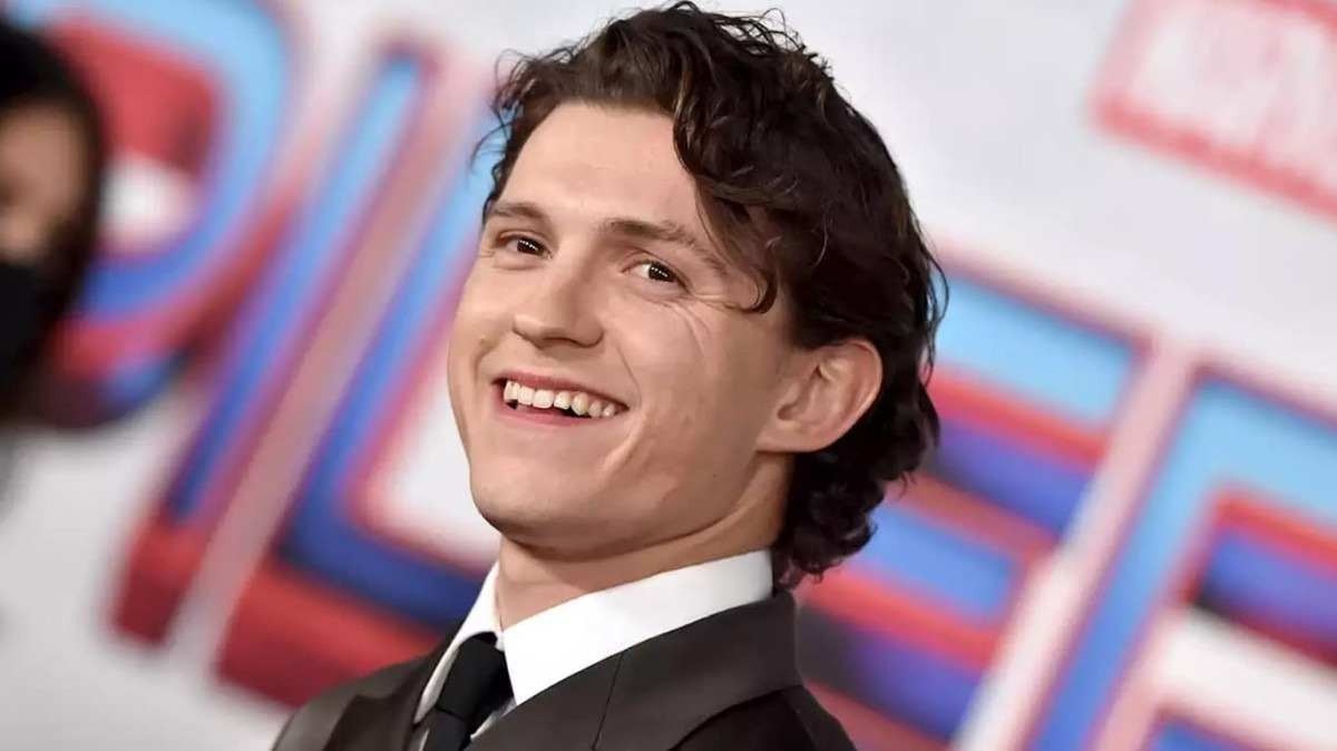 Tom Holland relata luta contra alcoolismo: 'Tudo que conseguia pensar era beber'