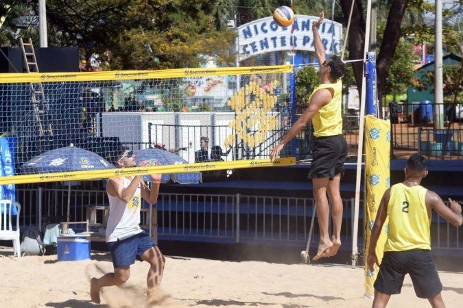  12/07/2023 Credito: Ed Alves/CB/DA.Press. Esportes. Circuito Brasileiro de Vôlei de Praia no Parque da Cidade. 