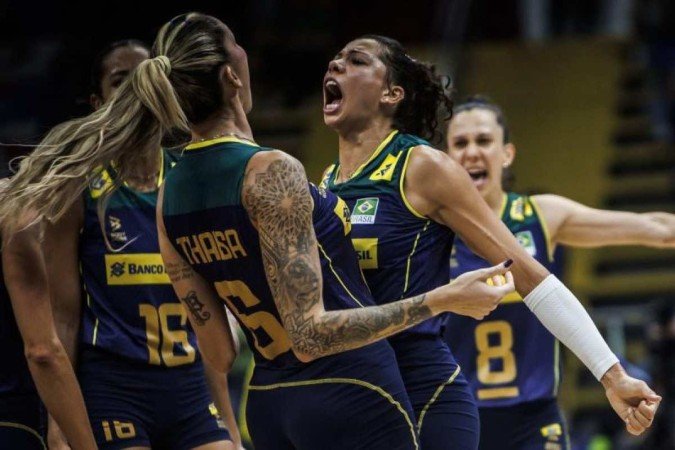 Carol e Thaisa formam o paredão brasileiro -  (crédito: Divulgação/FIVB)