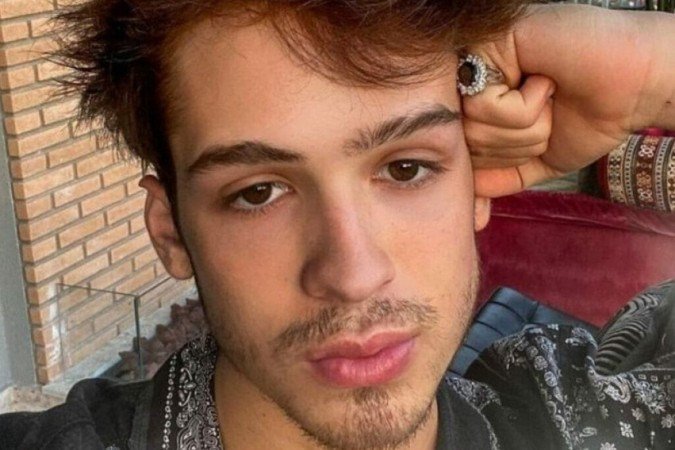 Sem camisa, Jo&Atilde;&pound;o Guilherme posa em Ibiza e ati&Atilde;&sect;a f&Atilde;&pound;s: "Delicioso" -  (crédito: Reprodyu&ccedil;&atilde;o/Instagram)