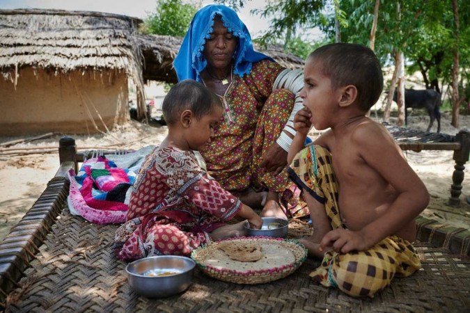 Família com crianças em situação de insegurança alimentar no Paquistão -  (crédito:  © WFP/Shehzad Noorani)