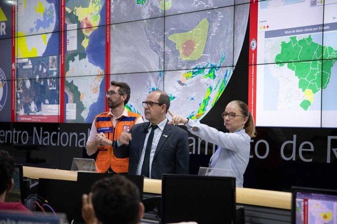 O Inmet divulgou alertas sobre a agem do ciclone extratropical na região Sul - (crédito: Dvulgação/Inmet) O Inmet divulgou alertas sobre a agem do ciclone extratropical na região Sul - (crédito: Dvulgação/Inmet)