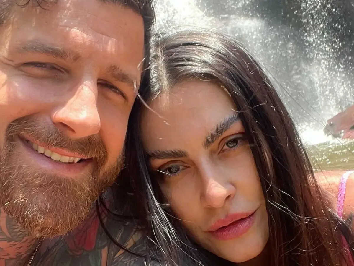 Cleo exibe clique inédito do casamento e encanta fãs: "Casando de novo" - (crédito: Reprodução/Instagram) Cleo exibe clique inédito do casamento e encanta fãs: "Casando de novo" - (crédito: Reprodução/Instagram)
