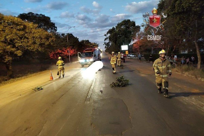Motociclista de 40 anos morre em acidente na DF-128 - (crédito: CBMDF) Motociclista de 40 anos morre em acidente na DF-128 - (crédito: CBMDF)
