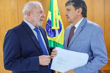 Wellington Dias com Lula: permanência do ministro foi defendida até mesmo pela primeira-dama Janja -  (crédito: Ricardo Stuckert/PR     )