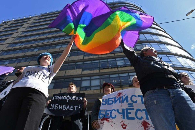 Ativistas russos a favor dos direitos da comunidade LGBTQIAP+ protestam na região central de Moscou - (crédito: KIRILL KUDRYAVTSEV) Ativistas russos a favor dos direitos da comunidade LGBTQIAP+ protestam na região central de Moscou - (crédito: KIRILL KUDRYAVTSEV)