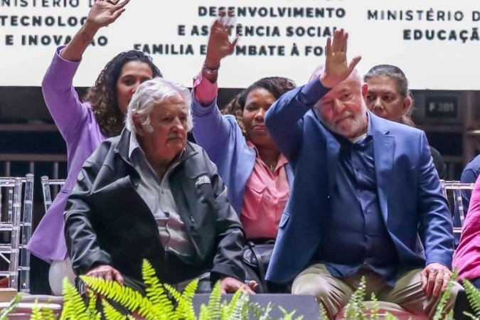 O presidente Luiz Inácio Lula da Silva participa do 59º Congresso da União Nacional dos Estudantes (UNE). O encontro teve a presença do ex-presidente do Uruguai Pepe Mujica - (crédito: Valter Campanato/Agência Brasil) O presidente Luiz Inácio Lula da Silva participa do 59º Congresso da União Nacional dos Estudantes (UNE). O encontro teve a presença do ex-presidente do Uruguai Pepe Mujica - (crédito: Valter Campanato/Agência Brasil)
