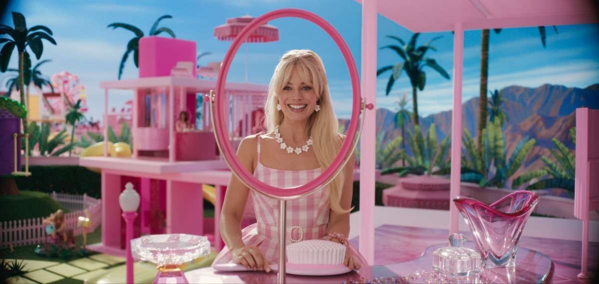 Crítica de Barbie traz reflexões no imperfeito estilo de vida da boneca