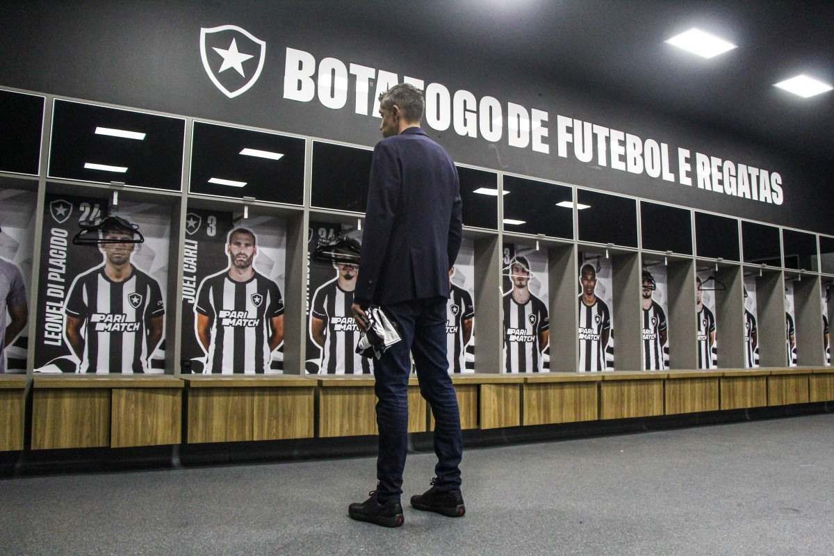 O lado cult de Bruno Lage: técnico tem livro autoral e outro em parceria