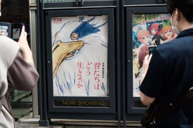 Cartaz de 'How Do You Live' em frente a um cinema japonês - (crédito: BBC) Cartaz de 'How Do You Live' em frente a um cinema japonês - (crédito: BBC)