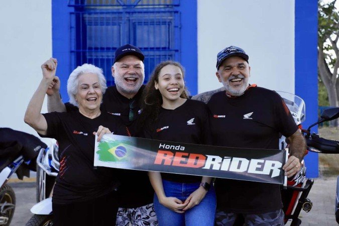 Aos 81 anos, Edir Marques (E) pegou a estrada rumo ao 20º CMW