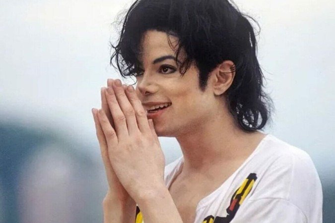 Michael Jackson preparou jantar especial e pediu filhos para famosa brasileira durante encontro - (crédito: Reprodução youtube) Michael Jackson preparou jantar especial e pediu filhos para famosa brasileira durante encontro - (crédito: Reprodução youtube)