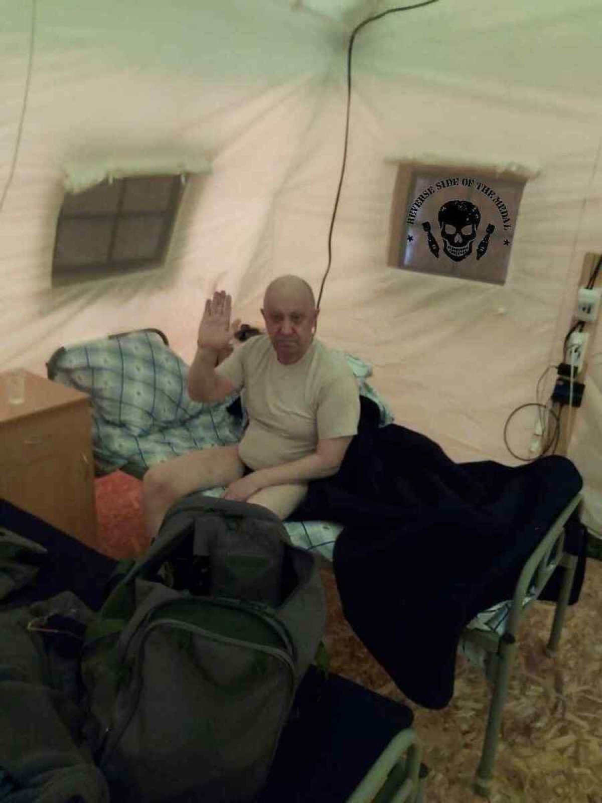 Prigozhin &eacute; fotografado dentro de tenda, supostamente em Belarus: imagem divulgada pelo Telegram 
