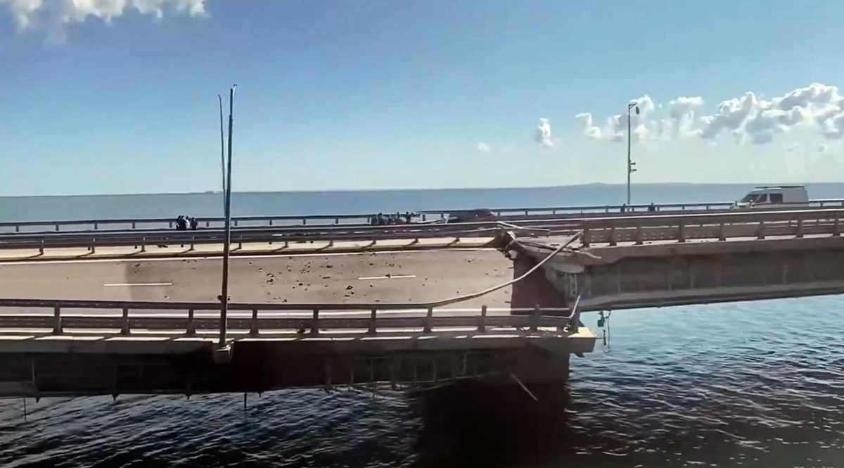 Imagem de vídeo mostra danos causados à Ponte da Crimeia, um importante projeto pessoal de Vladimir Putin 