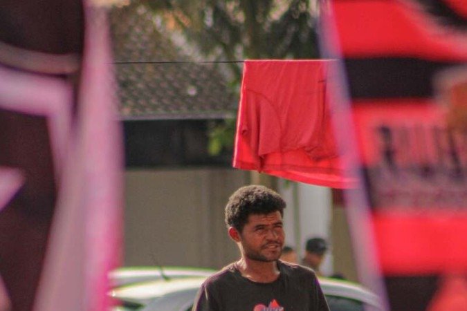  17/07/2023 Crédito: Kayo Magalhães/CB/D.A Press. Brasilia - DF - Cidades. Usuários de droga na praça da Feira Central de Ceilândia.