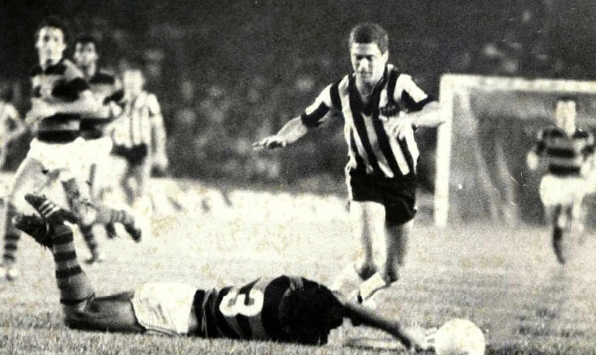 O jogador de futebol do Atletico-MG, Palhinha, num lance do jogo Atletico-MG x Flamengo, pela final da Copa Brasil, no estadio Maracana, no Rio de Janeiro. O Flamengo venceu por 3 a 2.     