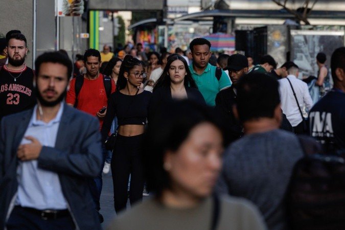 Pessoas que ganham até R$ 20 mil e têm dívidas com bancos podem usar primeira fase do Desenrola Brasil para renegociar dívidas
- (crédito: Reprodução/EPA) Pessoas que ganham até R$ 20 mil e têm dívidas com bancos podem usar primeira fase do Desenrola Brasil para renegociar dívidas
- (crédito: Reprodução/EPA)