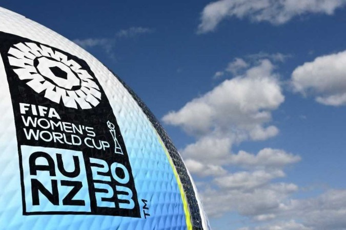 Bola oficial da Copa do Mundo se chama Oceaunz, uma referência ao continente e as siglas dos dois países anfitriões -  (crédito: Christof Stache/AFP)