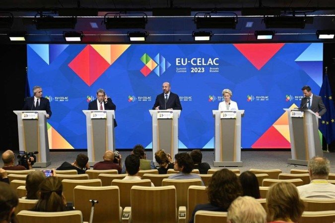Cúpula da União Europeia (UE) e a Comunidade de Estados Latino-Americanos e Caribenhos (Celac) - (crédito: JEAN-CHRISTOPHE VERHAEGEN / AFP) Cúpula da União Europeia (UE) e a Comunidade de Estados Latino-Americanos e Caribenhos (Celac) - (crédito: JEAN-CHRISTOPHE VERHAEGEN / AFP)