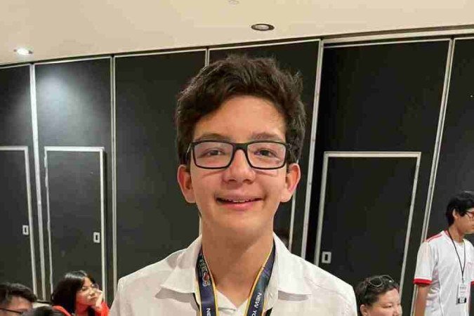 O brasiliense Heitor Sasaki conquistou medalha de prata em competição internacional de matemática. -  (crédito: Arquivo Pessoal)