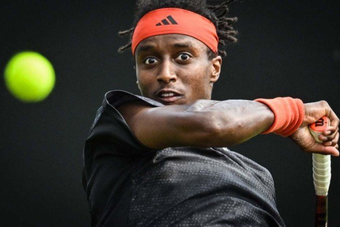 Esta foto de arquivo tirada em 29 de junho de 2023 mostra o tenista sueco Mikael Ymer - (crédito: GLYN KIRK / AFP) Esta foto de arquivo tirada em 29 de junho de 2023 mostra o tenista sueco Mikael Ymer - (crédito: GLYN KIRK / AFP)