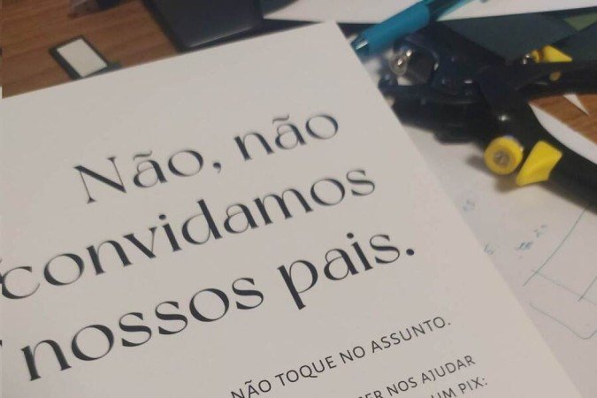 A atitude dos noivos dividiu a internet - (crédito: Reprodução/Twitter/@_silmarien) A atitude dos noivos dividiu a internet - (crédito: Reprodução/Twitter/@_silmarien)
