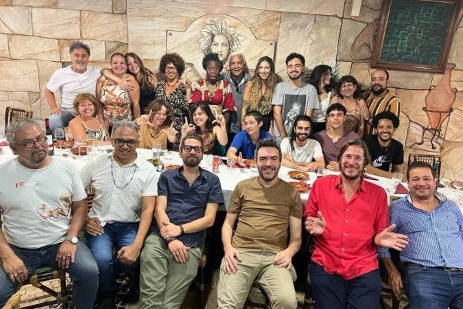 Integrantes do Festin, socializam, em Lisboa -  (crédito: Pedro Lacerda/ Divulgação)