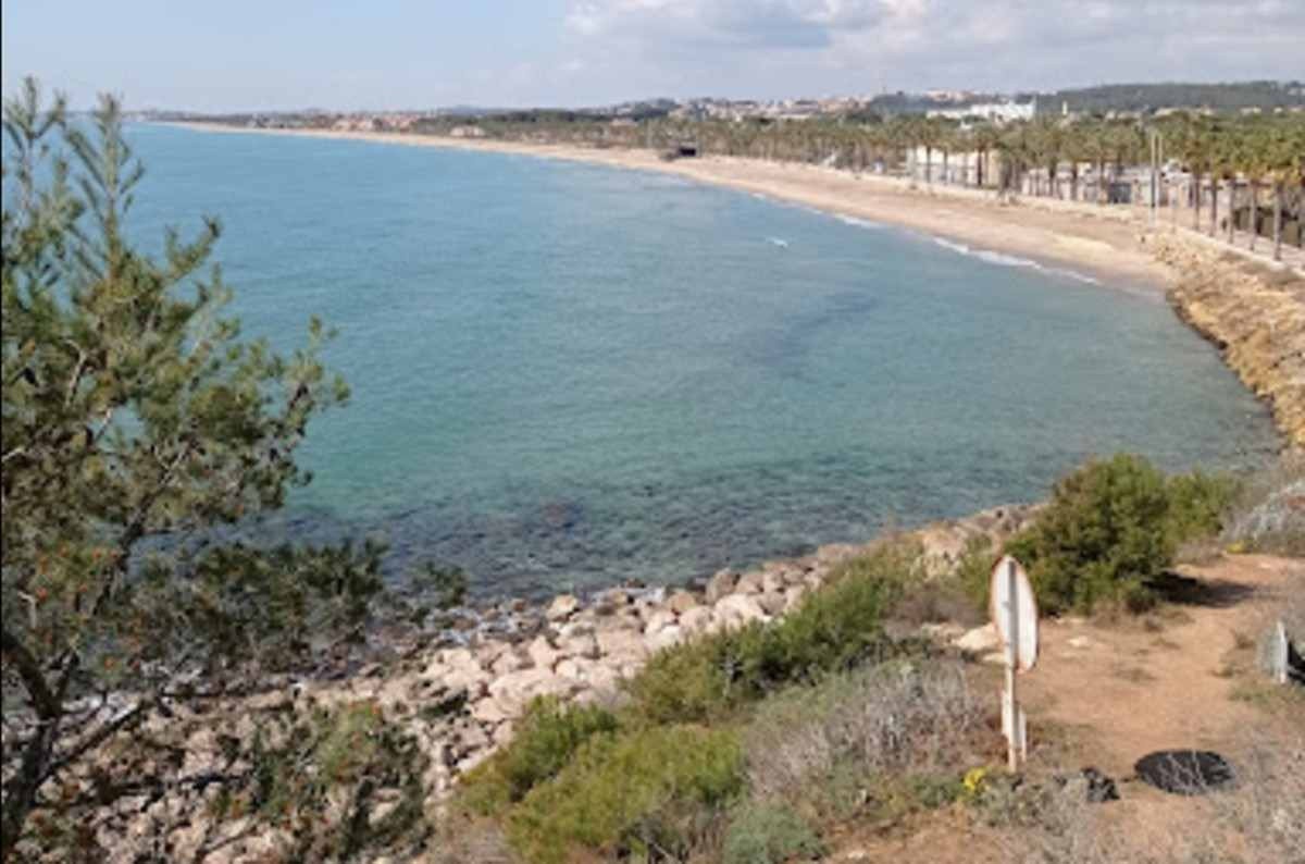 Bebê encontrada morta em praia espanhola viajava da Argélia em barco que naufragou